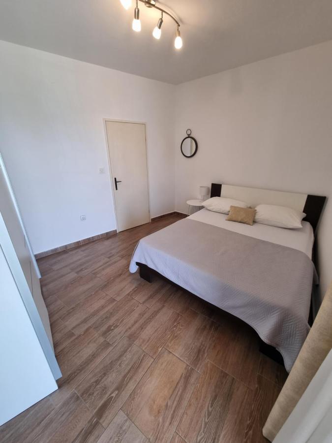 Apartman Smoljic 4+2 Primošten Exterior foto